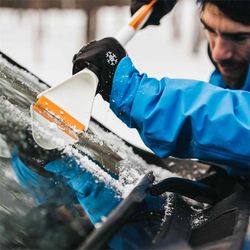 1019352-FiskarsEMEA-03-snowxpert-brush-ice-scraper.jpg 1019352-FiskarsEMEA-03-snowxpert-brush-ice-scraper.jpg