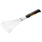 1027044-FiskarsEMEA-02-xact-hand-rake.jpg