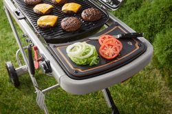 7031M1-BlackSide-Burgers-rgb-Weber-Traveler-Schneidebrett.jpg 7031M1-BlackSide-Burgers-rgb-Weber-Traveler-Schneidebrett.jpg