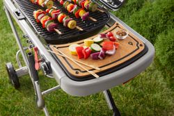 7031M1-NaturalSide-Skewers-rgb-Weber-Traveler-Schneidebrett.jpg 7031M1-NaturalSide-Skewers-rgb-Weber-Traveler-Schneidebrett.jpg