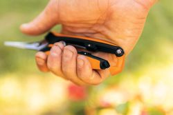 Fiskars-Garden-Action-Curved-Micro-Tip-Pruning-snips-SP160-1063325--3-.jpg Fiskars-Garden-Action-Curved-Micro-Tip-Pruning-snips-SP160-1063325--3-.jpg