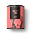 CherryKiss-DE-Liegend-MS-web.png