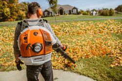 4117720-ST42822000022-STIHL-Rueckentragbarer-Benzin-Laubblaeser-BR-600_1.jpg 4117720-ST42822000022-STIHL-Rueckentragbarer-Benzin-Laubblaeser-BR-600_1.jpg