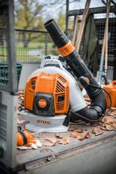 4117722-ST42830111603-STIHL-Rueckentragbarer-Benzin-Laubblaeser-BR-800.jpg 4117722-ST42830111603-STIHL-Rueckentragbarer-Benzin-Laubblaeser-BR-800.jpg