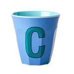4122189-MELCU-ALPCB-RICE-Melaminbecher-mit-dem-Buchstaben-C-New-Dusty-Blue-Medium-250ml.png