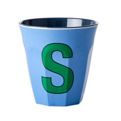 4122220-MELCU-ALPSB-RICE-Melaminbecher-mit-dem-Buchstaben-S-New-Dusty-Blue-Medium-250ml.png 4122220-MELCU-ALPSB-RICE-Melaminbecher-mit-dem-Buchstaben-S-New-Dusty-Blue-Medium-250ml.png