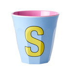 4122221-MELCU-ALPSI-RICE-Melaminbecher-mit-dem-Buchstaben-S-Soft-Blue-Medium-250ml.png