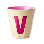 4122228-MELCU-ALPVI-RICE-Melaminbecher-mit-dem-Buchstaben-V-Soft-Yellow-Medium-250ml.png