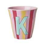 4122258-MELCU-ALPSTRKI-RICE-Melaminbecher-mit-dem-Buchstaben-K-Streifen-Medium-250ml.png