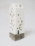 4123095-RA17514-raeder-Lichthaus-Apartmenthaus-mit-Betonsockel-9-5x9-5x26-5cm.jpg