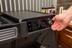 4124386-TRTFB97JLHI-Traeger-Woodridge-Pelletgrill-Pro_4.jpg 4124386-TRTFB97JLHI-Traeger-Woodridge-Pelletgrill-Pro_4.jpg