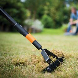 1000655-FiskarsEMEA-03-quikfit-aerator-rake.jpg 1000655-FiskarsEMEA-03-quikfit-aerator-rake.jpg